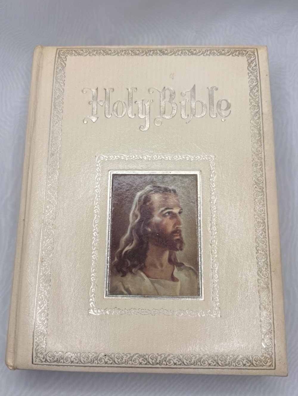 1978 Regency KJV Red Letter Family Bible Illustrated